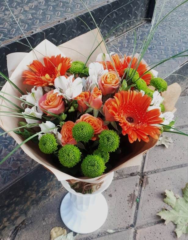 Букет цветов из: Герберы, Хризантемы, Альстромерии и Розы в Плесецке