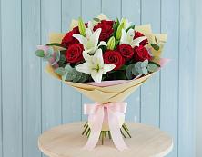 Букет цветов из:  Лилии и Розы в Плесецке