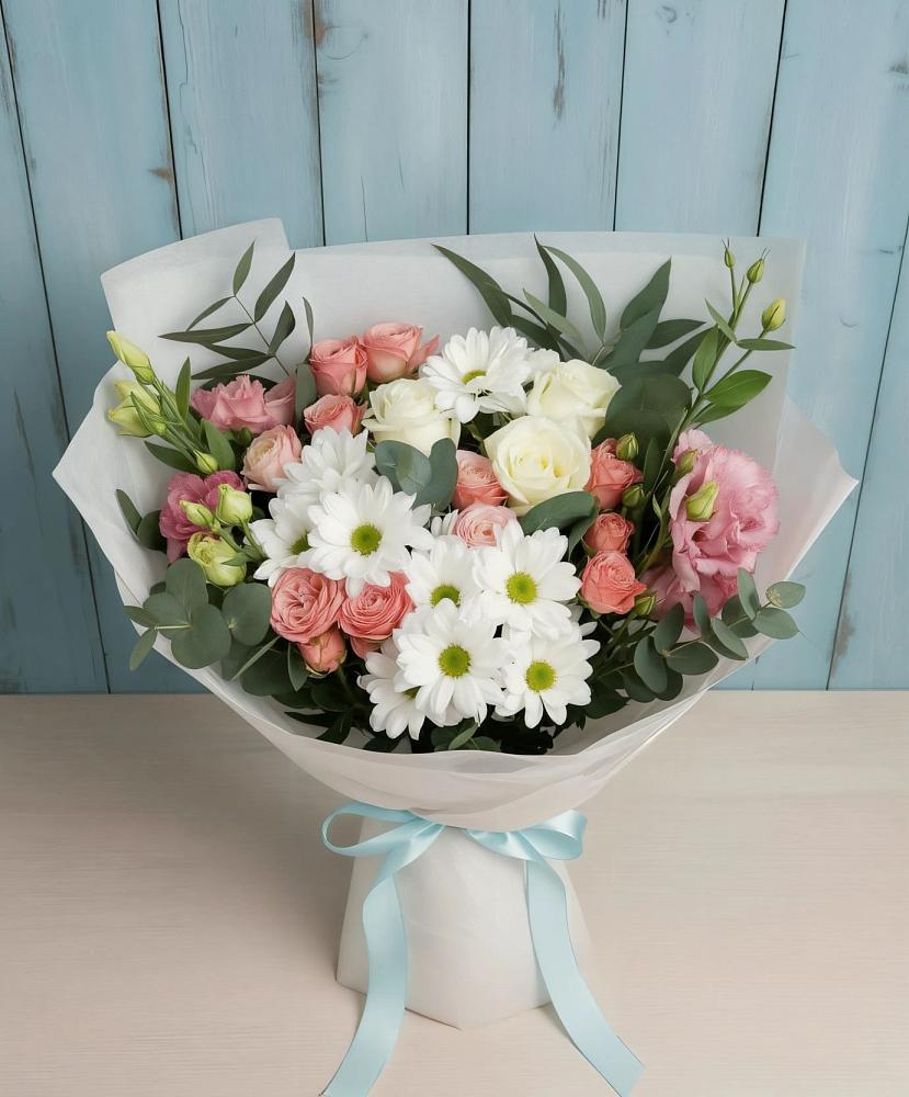 Букет цветов из: Розы, Лизиантусы и Хризантемы в Плесецке