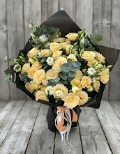 Букет цветов из:  Розы и Лизиантусы в Плесецке