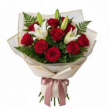 Букет цветов из:  Лилии и Розы в Плесецке