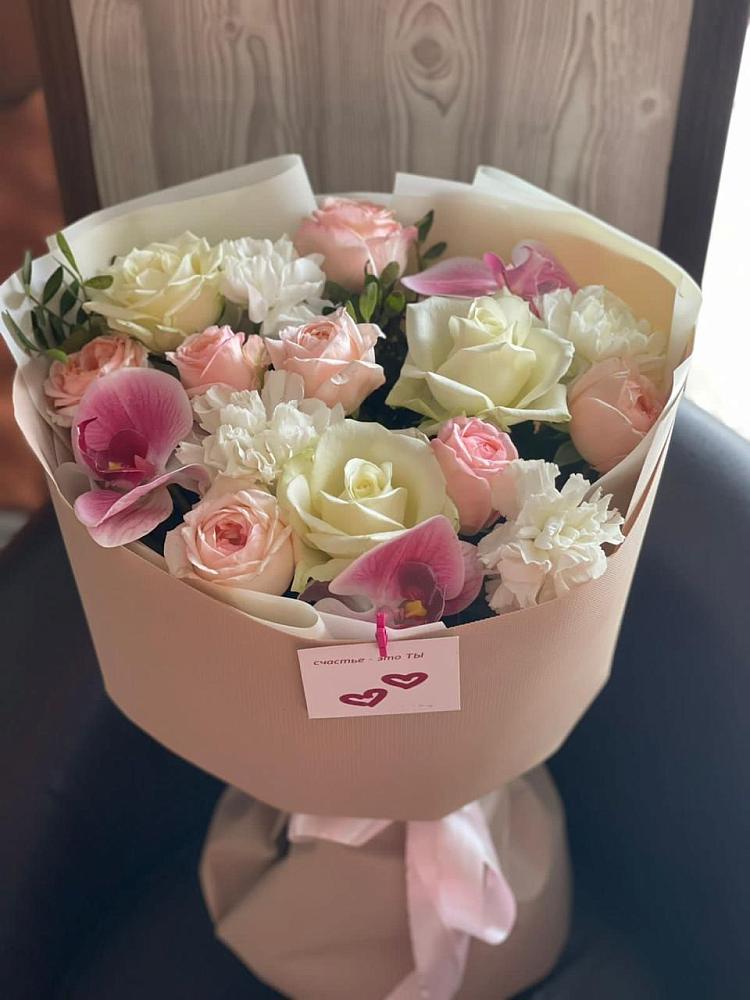 Букет цветов из: Орхидеи, Розы и Гвоздики в Плесецке