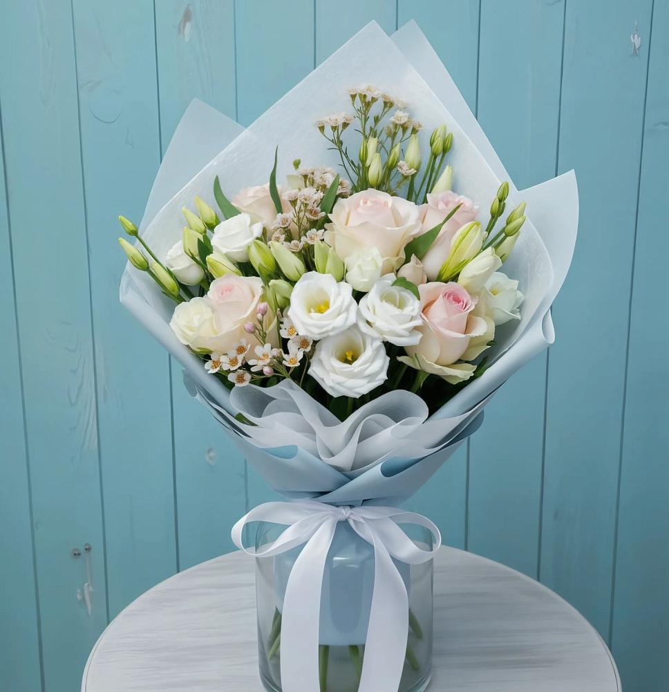 Букет цветов из: Розы и Лизиантусы в Плесецке