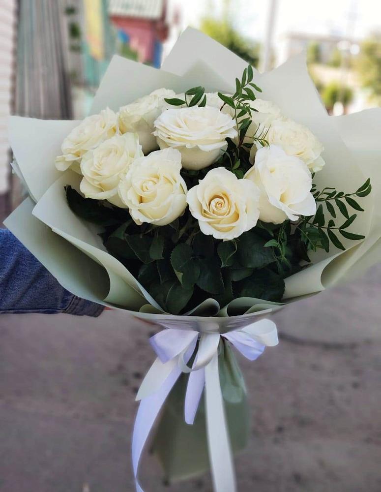 Букет Белые розы Проуд в Плесецке