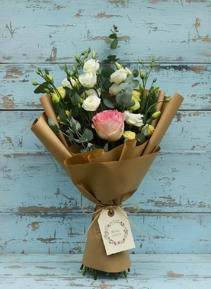 Букет цветов из: Розы и Лизиантусы в Плесецке