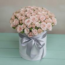 Цветочная композиция из Розы в шляпной коробке в Плесецке