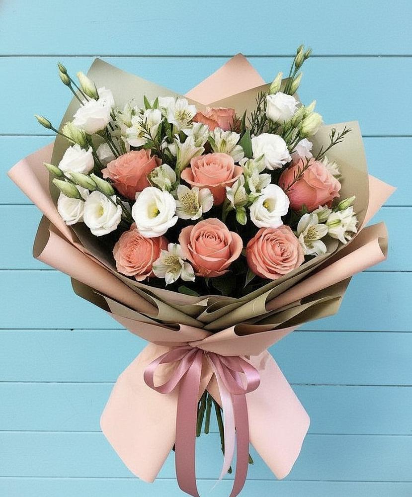 Букет цветов из: Розы, Альстромерии и Лизиантусы в Плесецке