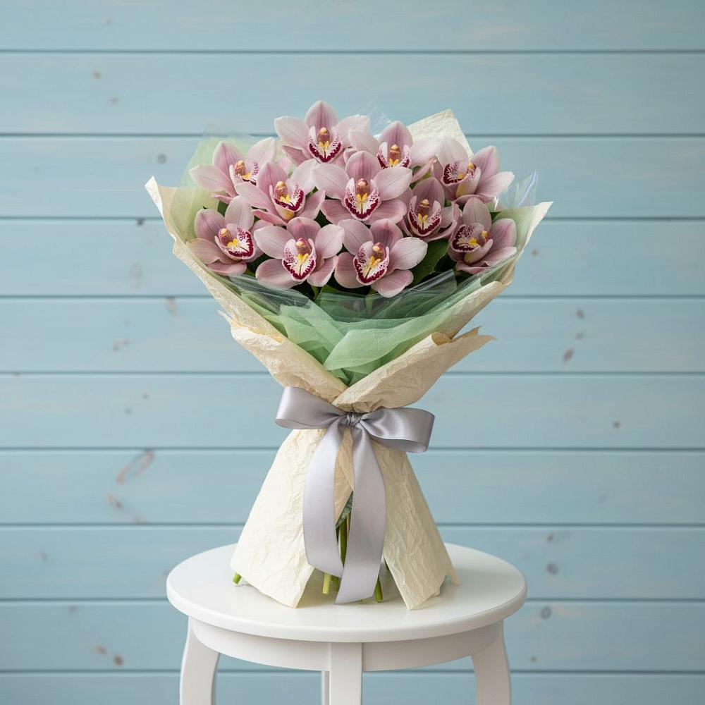 Букет цветов из: Орхидеи и Розы в Плесецке