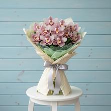 Букет цветов из:  Орхидеи и Розы в Плесецке