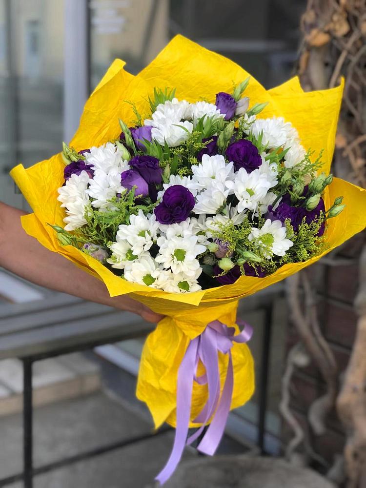 Букет цветов из: Ирисы, Хризантемы и Ромашки в Плесецке