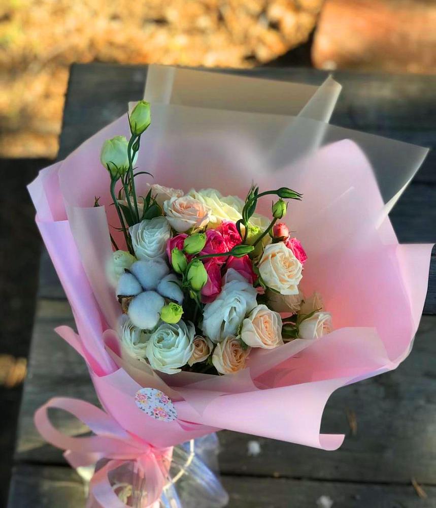 Букет цветов из: Розы и Лизиантусы в Плесецке