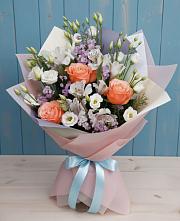 Букет цветов из:  Лизиантусы, Розы, Альстромерии и Гипсофила в Плесецке