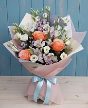 Букет цветов из:  Лизиантусы, Розы, Альстромерии и Гипсофила в Плесецке