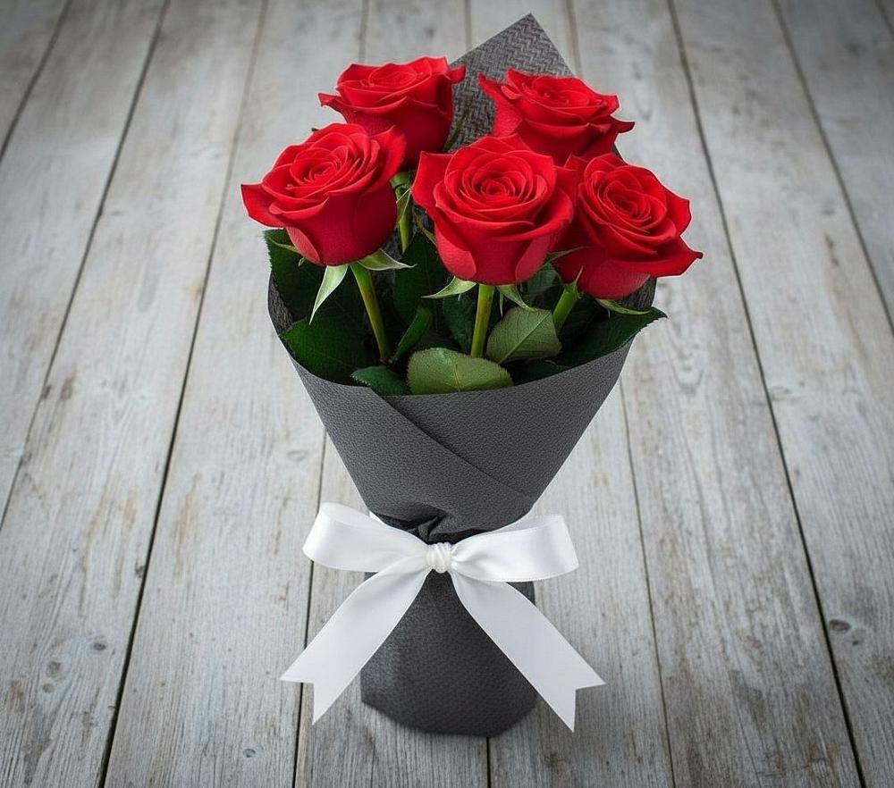Букет 5 Красных роз Эдлесс Лав в Плесецке