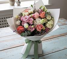 Букет цветов из:  Розы, Лизиантусы и Гвоздики в Плесецке