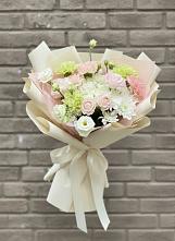 Букет цветов из:  Гвоздики, Розы, Лизиантусы и Хризантемы #REPLACE_PRED# Плесецке