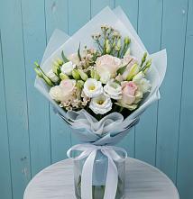 Букет цветов из:  Розы и Лизиантусы в Плесецке