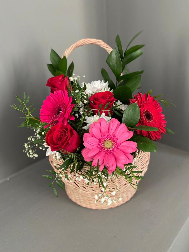 Цветочная композиция из Розы, Хризантемы и Герберы в корзине в Плесецке