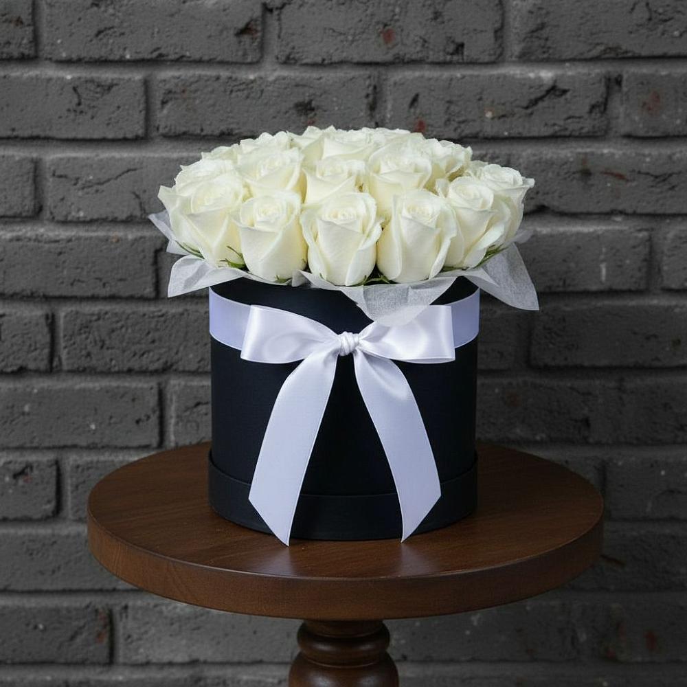 Цветочная композиция из Розы в шляпной коробке в Плесецке