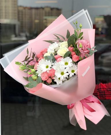 Букет цветов из: Розы, Лизиантусы и Хризантемы в Плесецке
