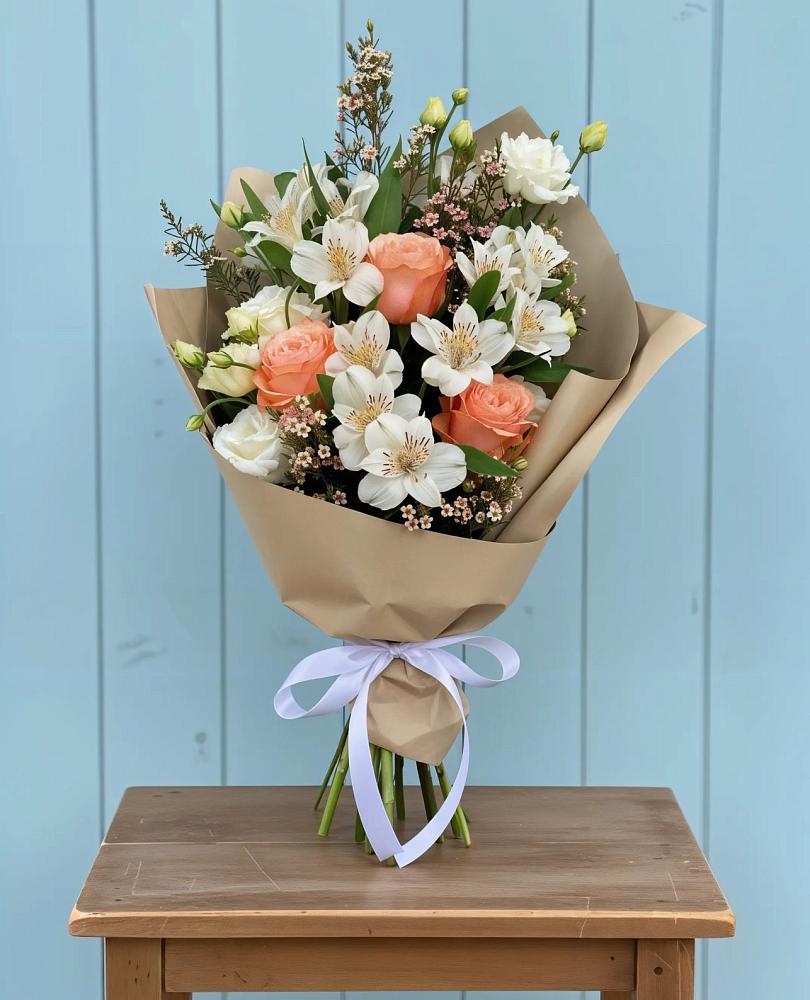 Букет цветов из: Альстромерии, Лизиантусы, Розы и Хризантемы в Плесецке