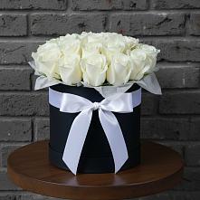 Цветочная композиция из Розы в шляпной коробке в Плесецке