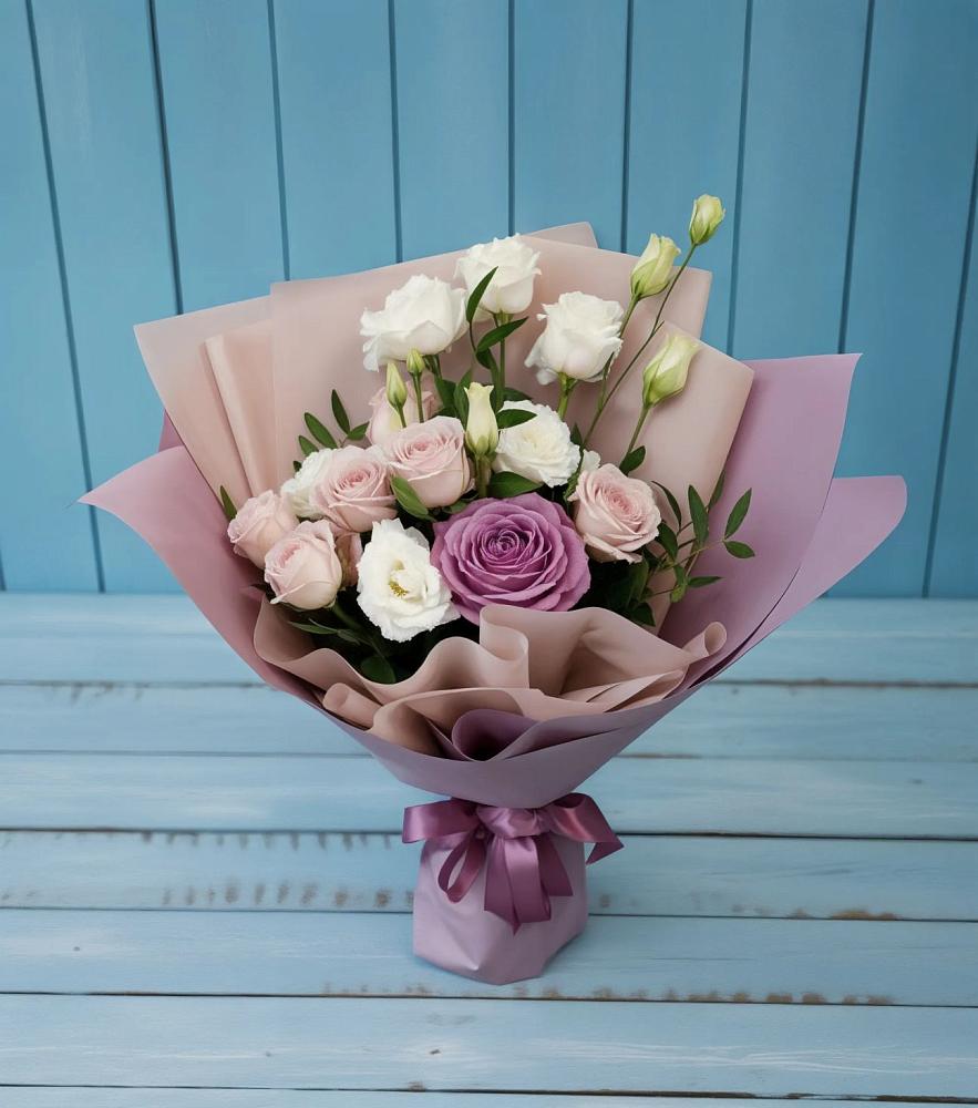 Букет цветов из: Розы и Лизиантусы в Плесецке